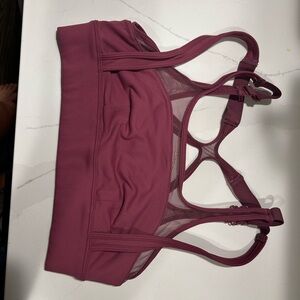 ALO Yoga Scope Bra Size XS Dragonfruit Pink Mesh Pads Sports Bra